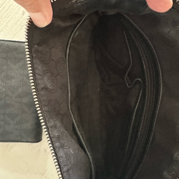 MICHAEL KORS Fallon Medium
Logo Jacquard Messenger Bag Black - Picture 5 of 5